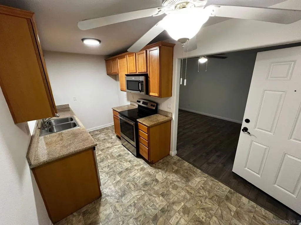 2360 Paseo De Laura 1, Oceanside, California 92056 home-pic-1