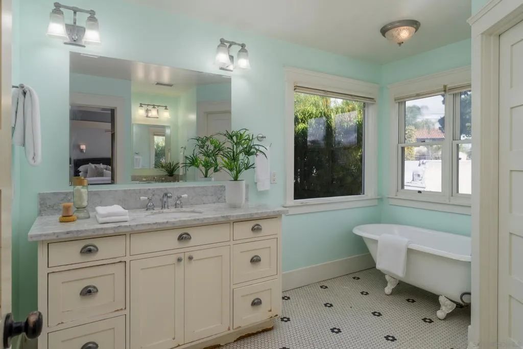 1760 Fort Stockton Dr, San Diego, California 92103 home-pic-11