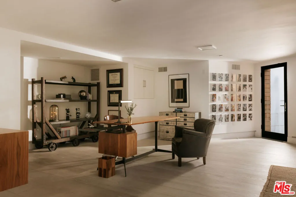9852 San Circle, Beverly Hills, California 90210 home-pic-17