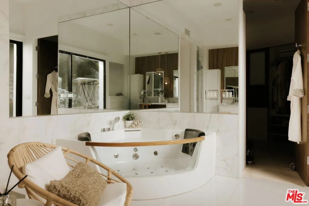 9852 San Circle, Beverly Hills, California 90210 home-pic-13