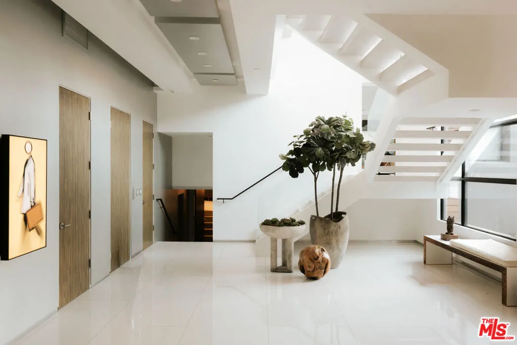 9852 San Circle, Beverly Hills, California 90210 home-pic-3