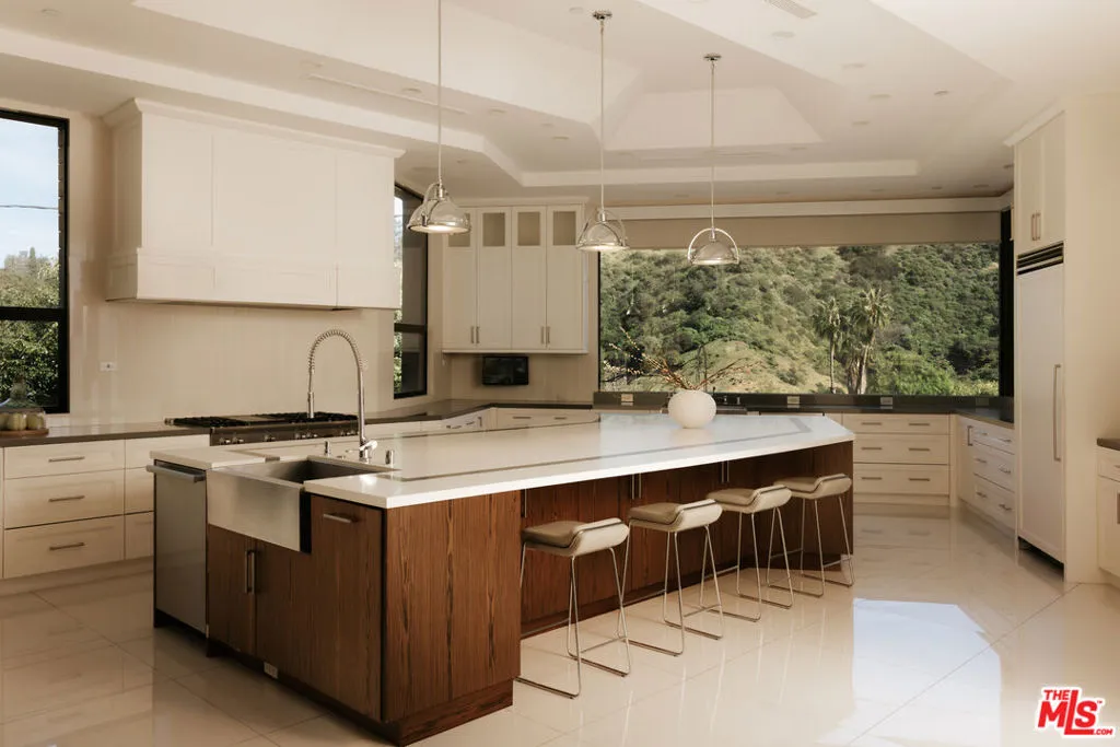 9852 San Circle, Beverly Hills, California 90210 home-pic-6