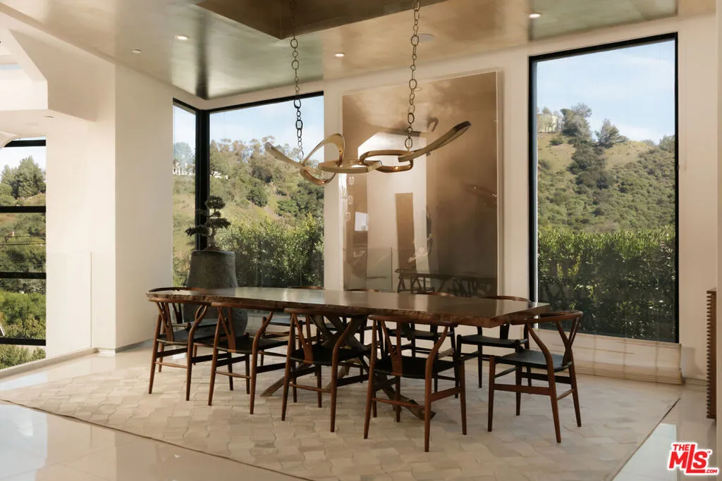 9852 San Circle, Beverly Hills, California 90210 home-pic-8