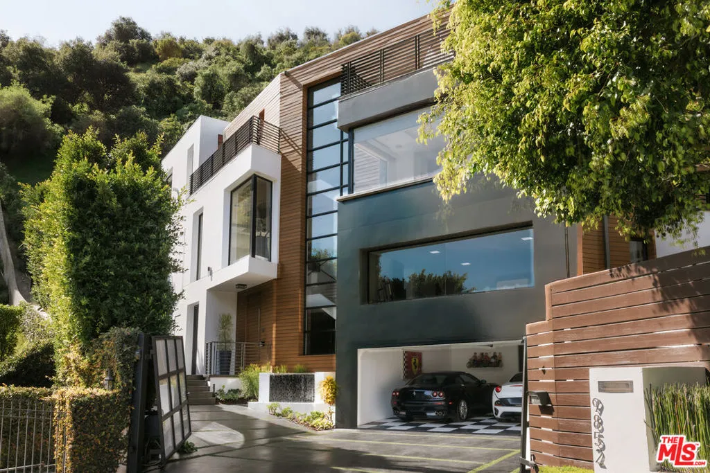 9852 San Circle, Beverly Hills, California 90210 home-pic-1