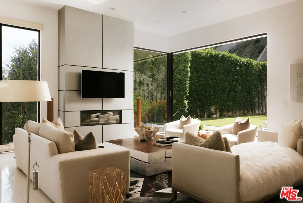9852 San Circle, Beverly Hills, California 90210 home-pic-4
