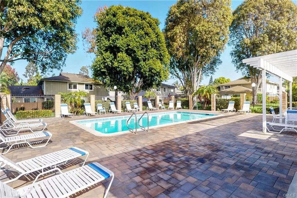 4612 Via Vista Circle 5, Huntington Beach, California 92649 home-pic-23