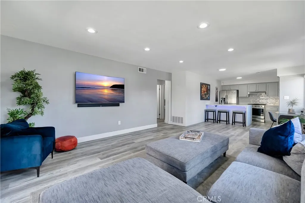 4612 Via Vista Circle 5, Huntington Beach, California 92649 home-pic-13