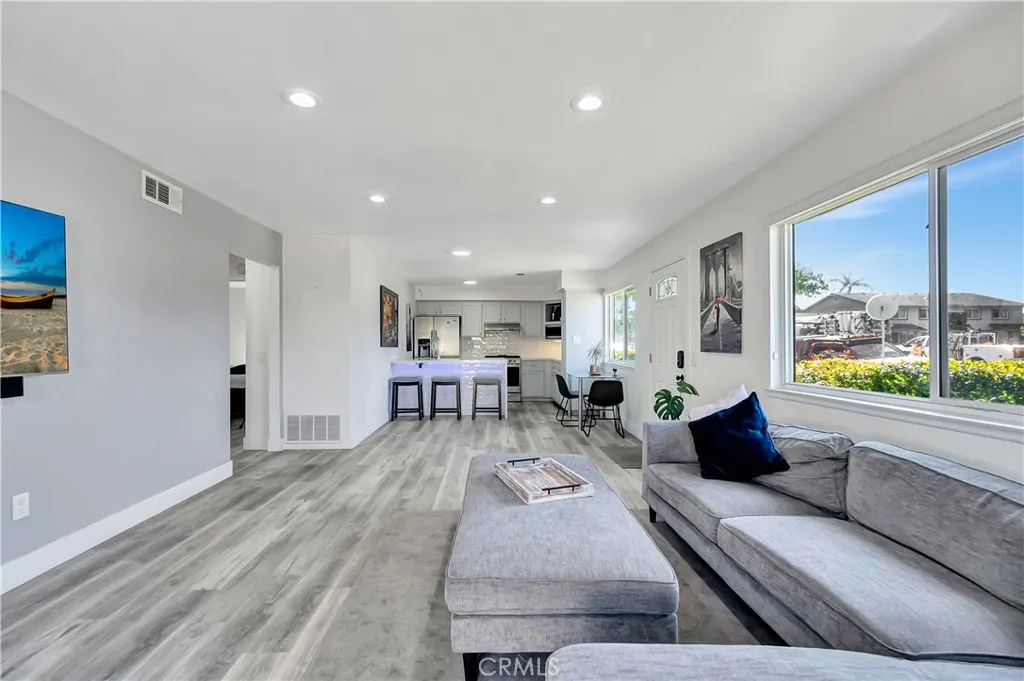 4612 Via Vista Circle 5, Huntington Beach, California 92649 home-pic-14
