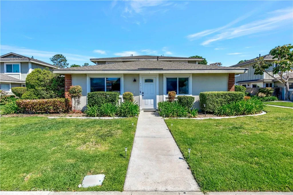 4612 Via Vista Circle 5, Huntington Beach, California 92649 home-pic-1