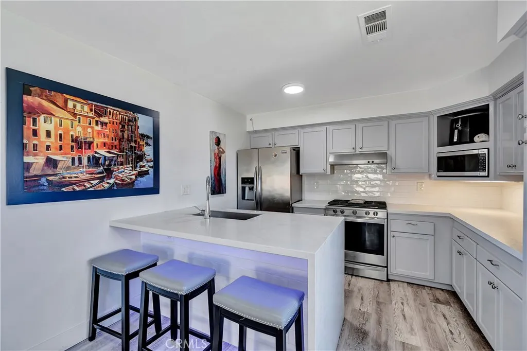 4612 Via Vista Circle 5, Huntington Beach, California 92649 home-pic-5