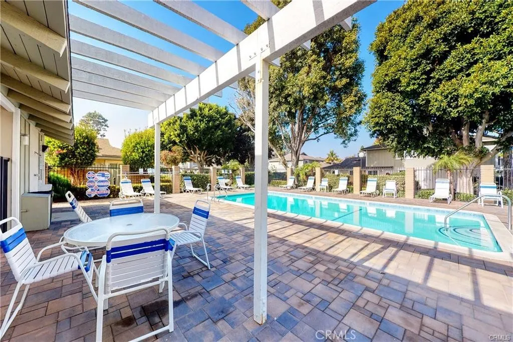 4612 Via Vista Circle 5, Huntington Beach, California 92649 home-pic-24
