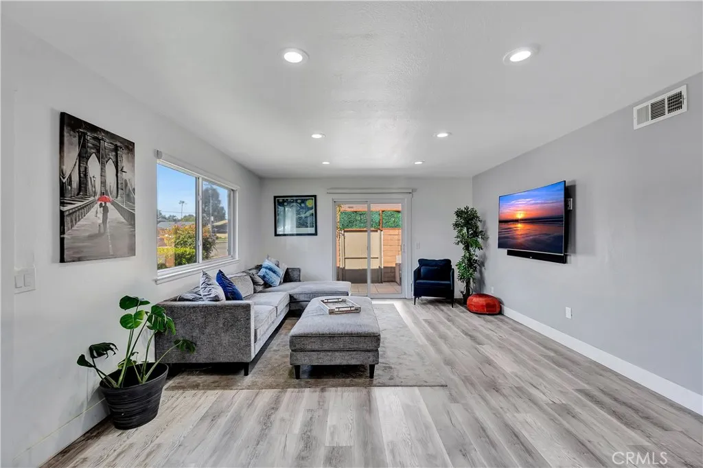 4612 Via Vista Circle 5, Huntington Beach, California 92649 home-pic-10