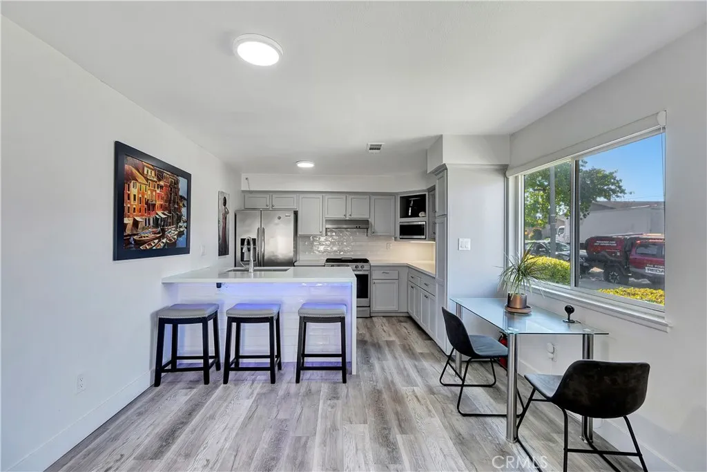 4612 Via Vista Circle 5, Huntington Beach, California 92649 home-pic-3
