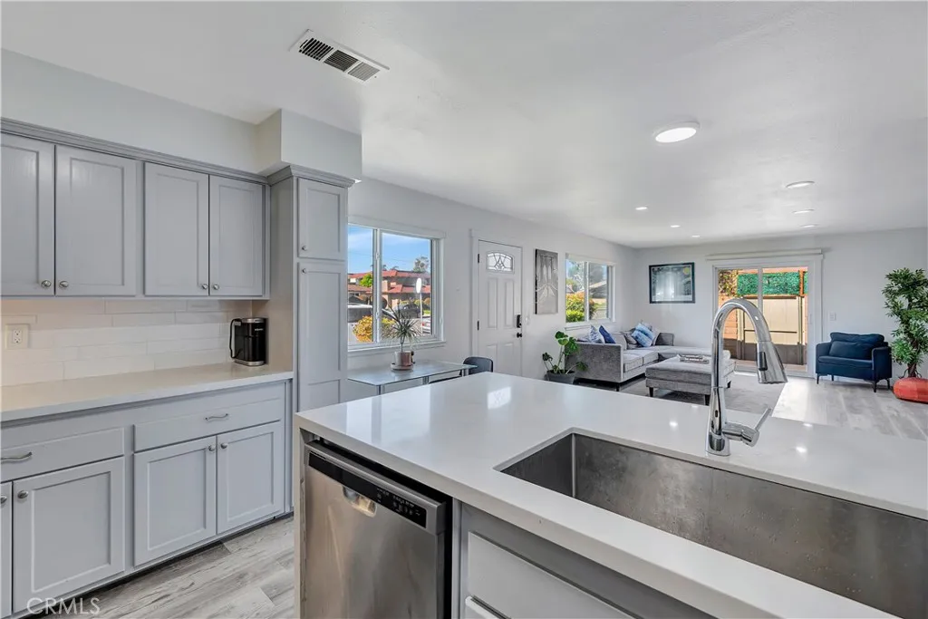 4612 Via Vista Circle 5, Huntington Beach, California 92649 home-pic-9