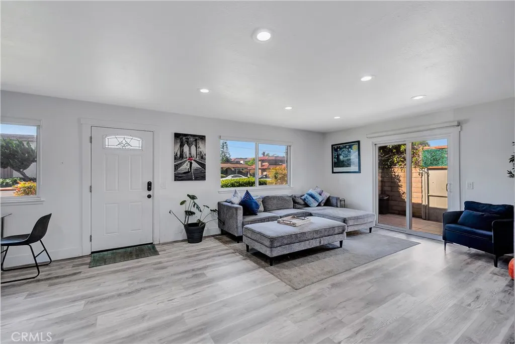 4612 Via Vista Circle 5, Huntington Beach, California 92649 home-pic-11