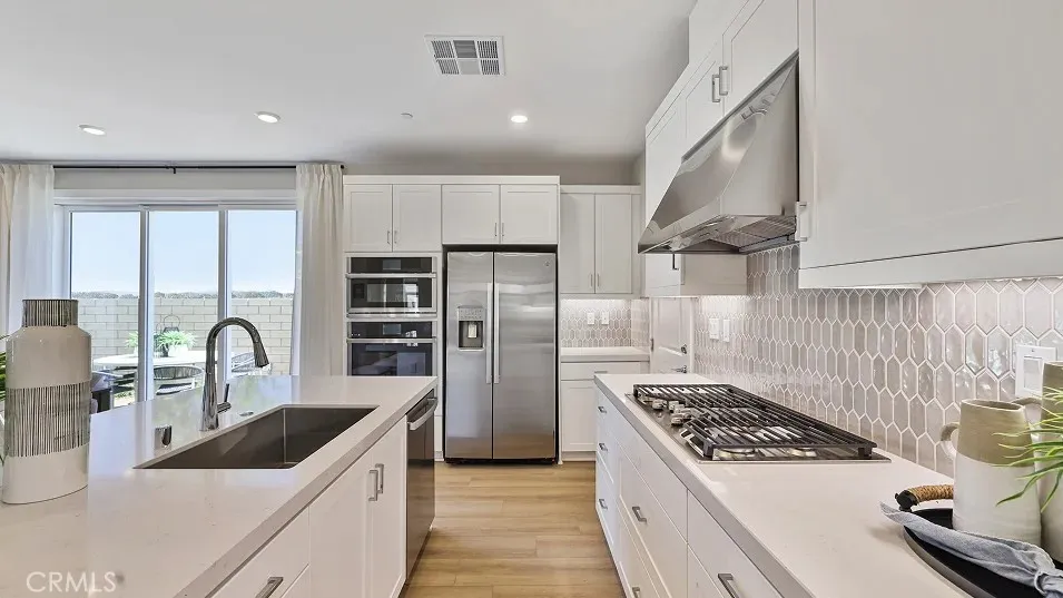 27540 Grand Fir Way, Valencia, California 91381 home-pic-2