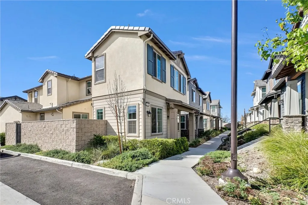 14964 Cavetto Lane, Fontana, California 92336 home-pic-1