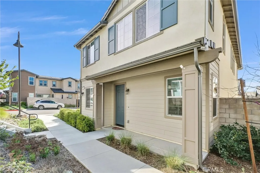 14964 Cavetto Lane, Fontana, California 92336 home-pic-2