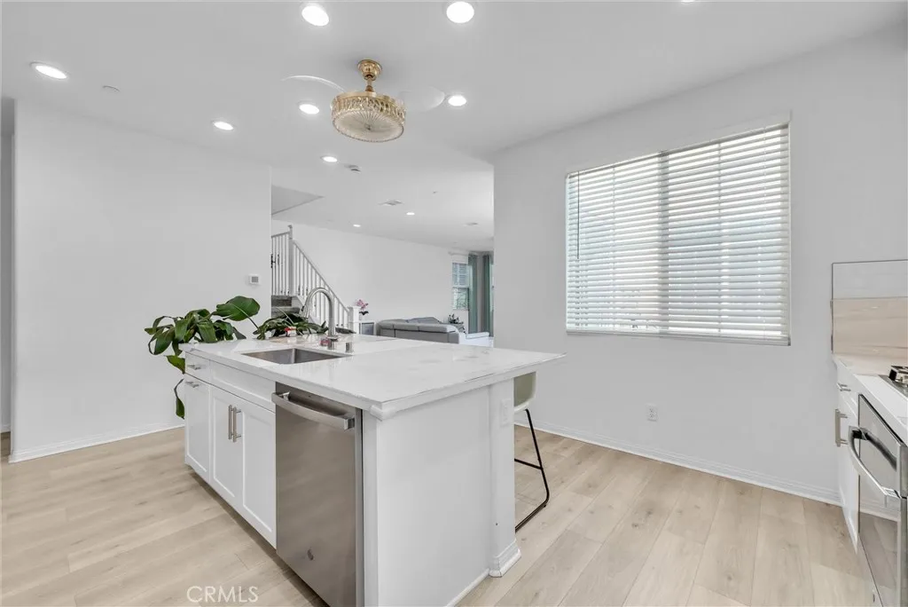 14964 Cavetto Lane, Fontana, California 92336 home-pic-12