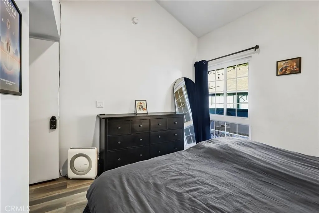 883 W 34th Street N, Long Beach, California 90806 home-pic-14