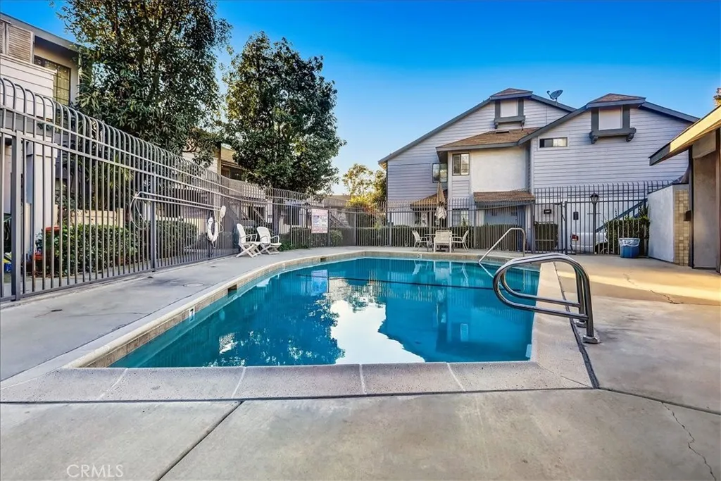883 W 34th Street N, Long Beach, California 90806 home-pic-4