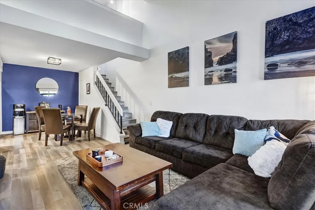 883 W 34th Street N, Long Beach, California 90806 home-pic-32