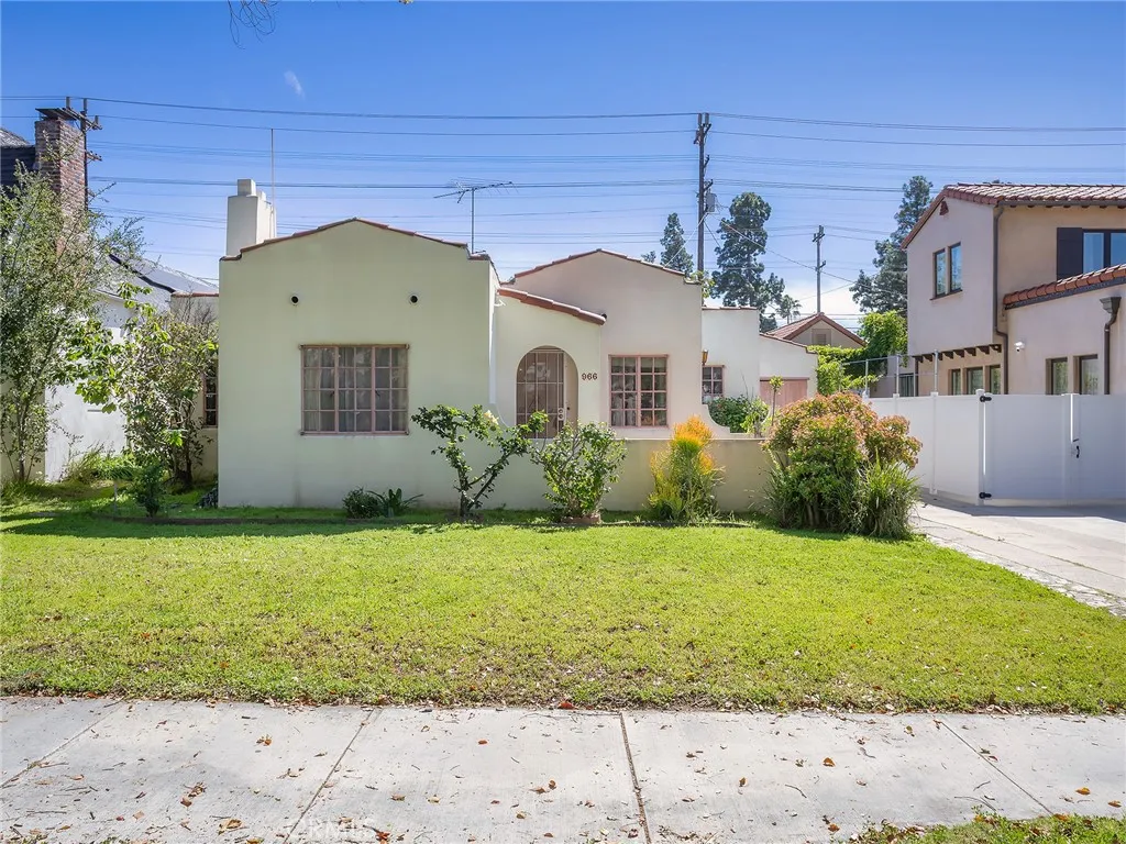 966 E Glenoaks Boulevard, Glendale, California 91207 home-pic-0