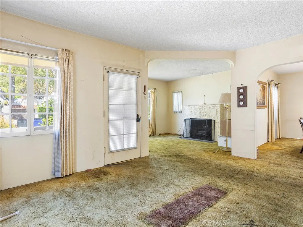 966 E Glenoaks Boulevard, Glendale, California 91207 home-pic-14
