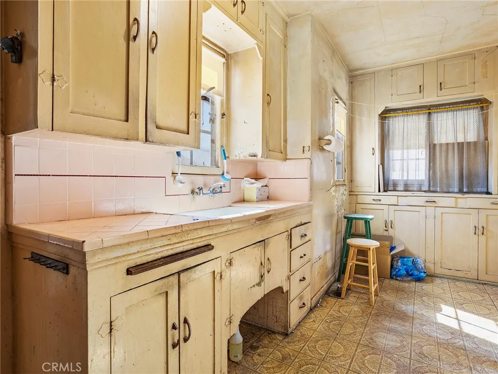 966 E Glenoaks Boulevard, Glendale, California 91207 home-pic-3
