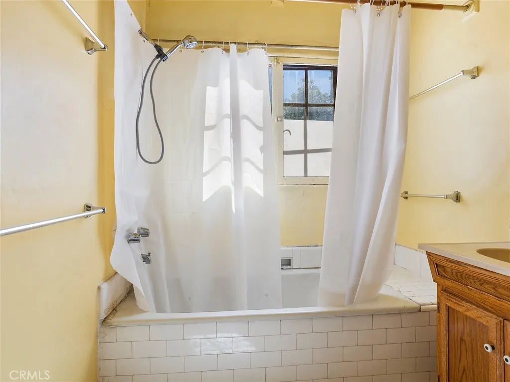 966 E Glenoaks Boulevard, Glendale, California 91207 home-pic-20