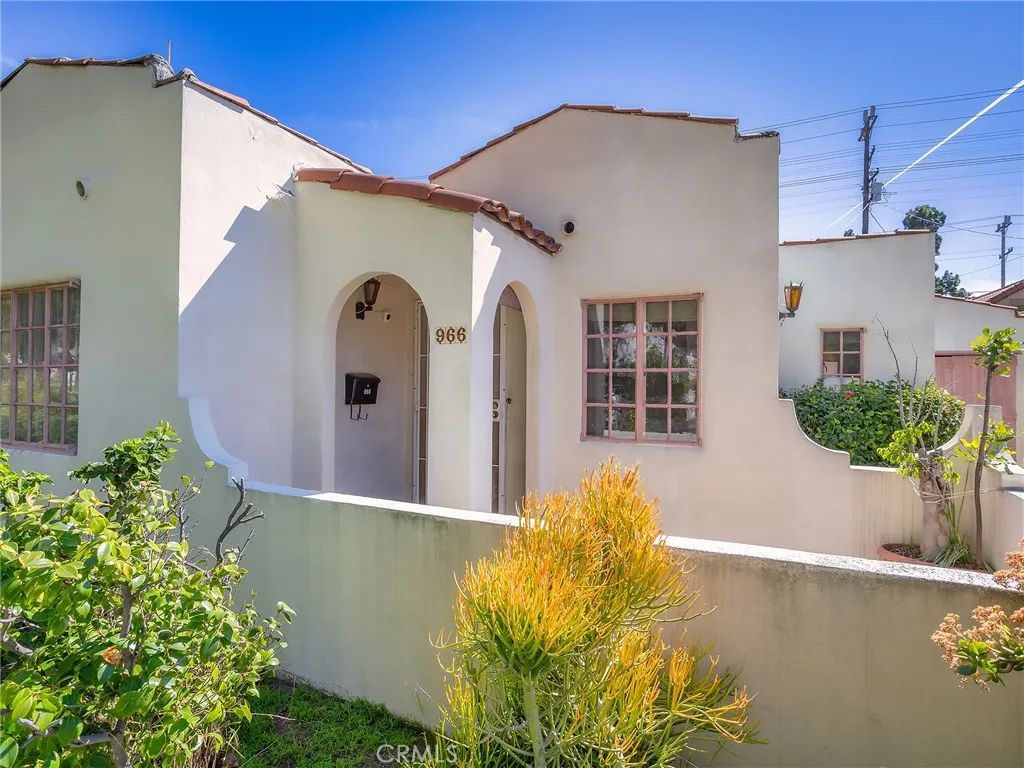 966 E Glenoaks Boulevard, Glendale, California 91207 home-pic-1