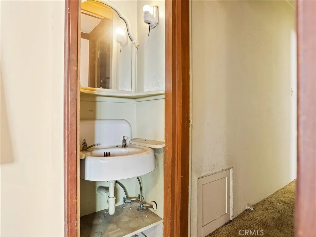 966 E Glenoaks Boulevard, Glendale, California 91207 home-pic-17