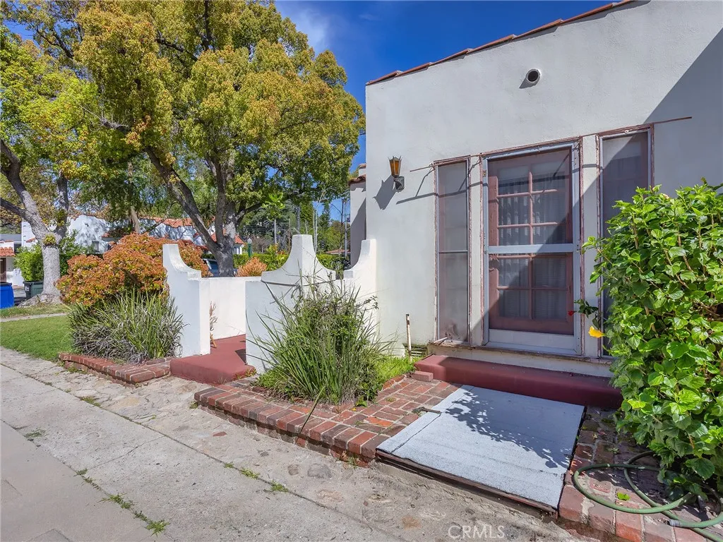 966 E Glenoaks Boulevard, Glendale, California 91207 home-pic-38
