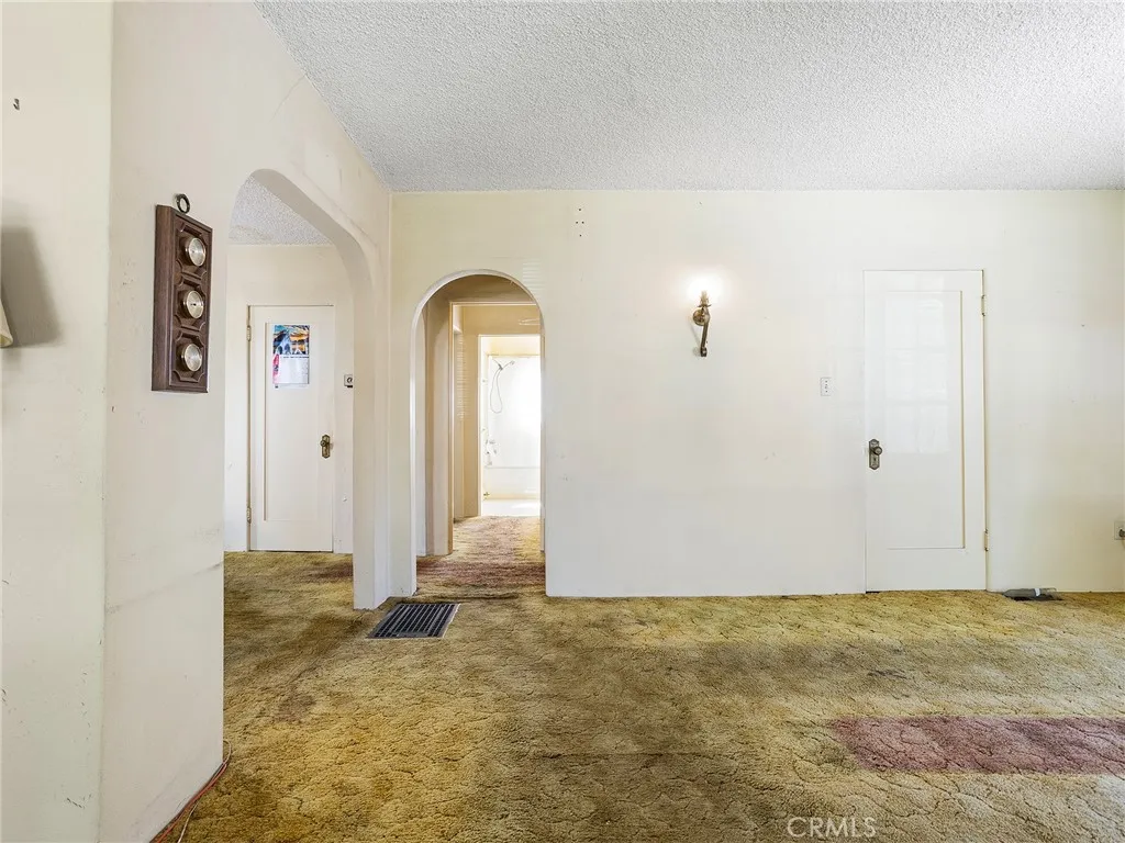 966 E Glenoaks Boulevard, Glendale, California 91207 home-pic-11