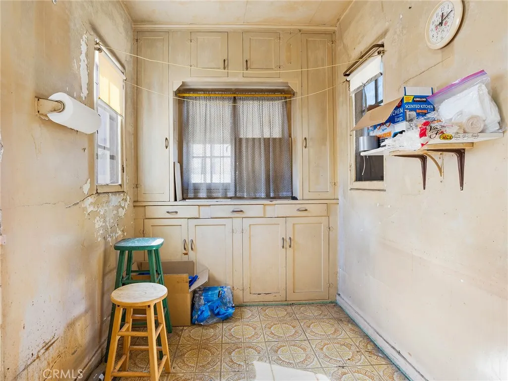 966 E Glenoaks Boulevard, Glendale, California 91207 home-pic-4