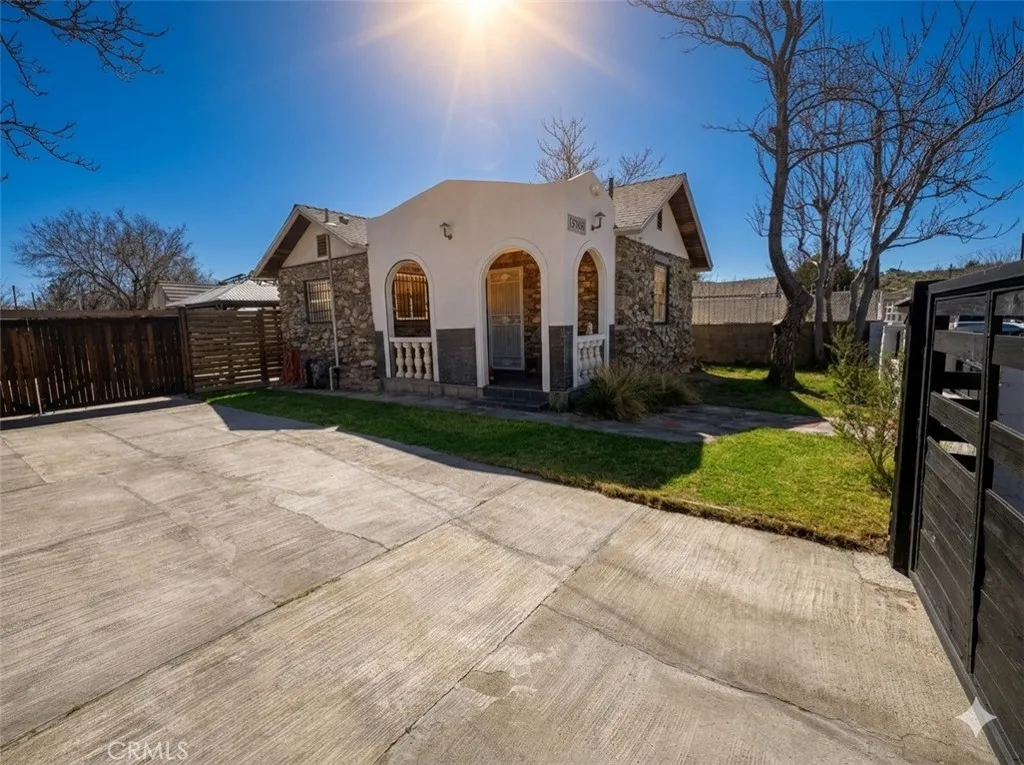 15763 Cottonwood, Victorville, California 92395 home-pic-2