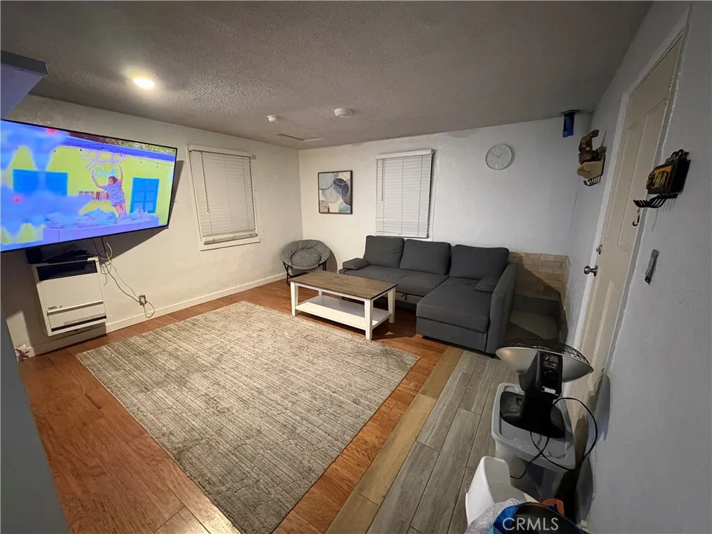 15763 Cottonwood, Victorville, California 92395 home-pic-3