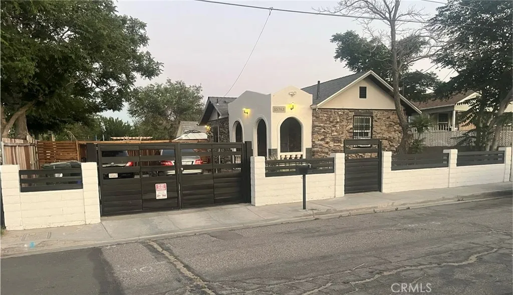 15763 Cottonwood, Victorville, California 92395 home-pic-1