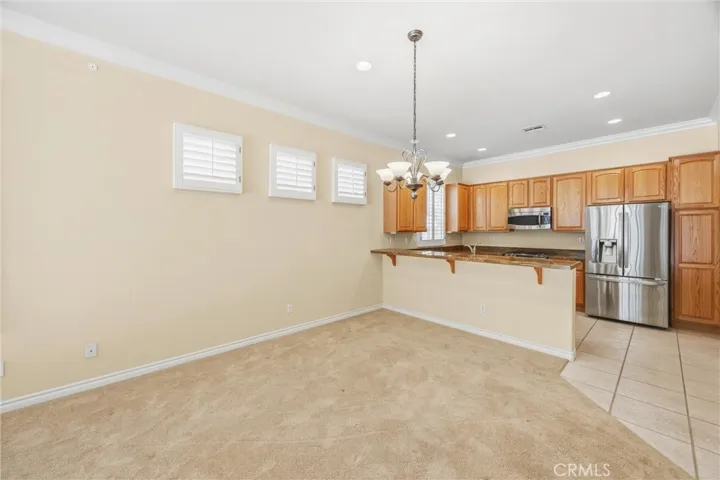 Dining & Kitchen