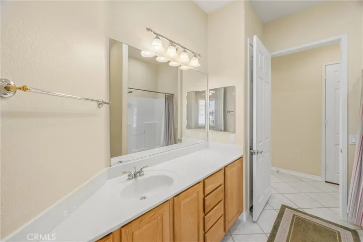 jack-n-Jill Bath to Hallway