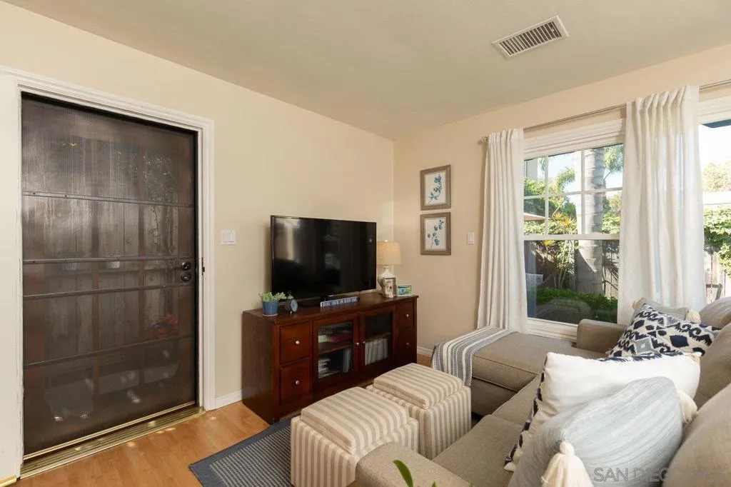 951 55 B, Coronado, California 92118 home-pic-23