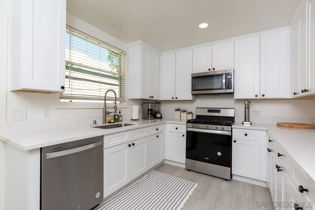 951 55 B, Coronado, California 92118 home-pic-7
