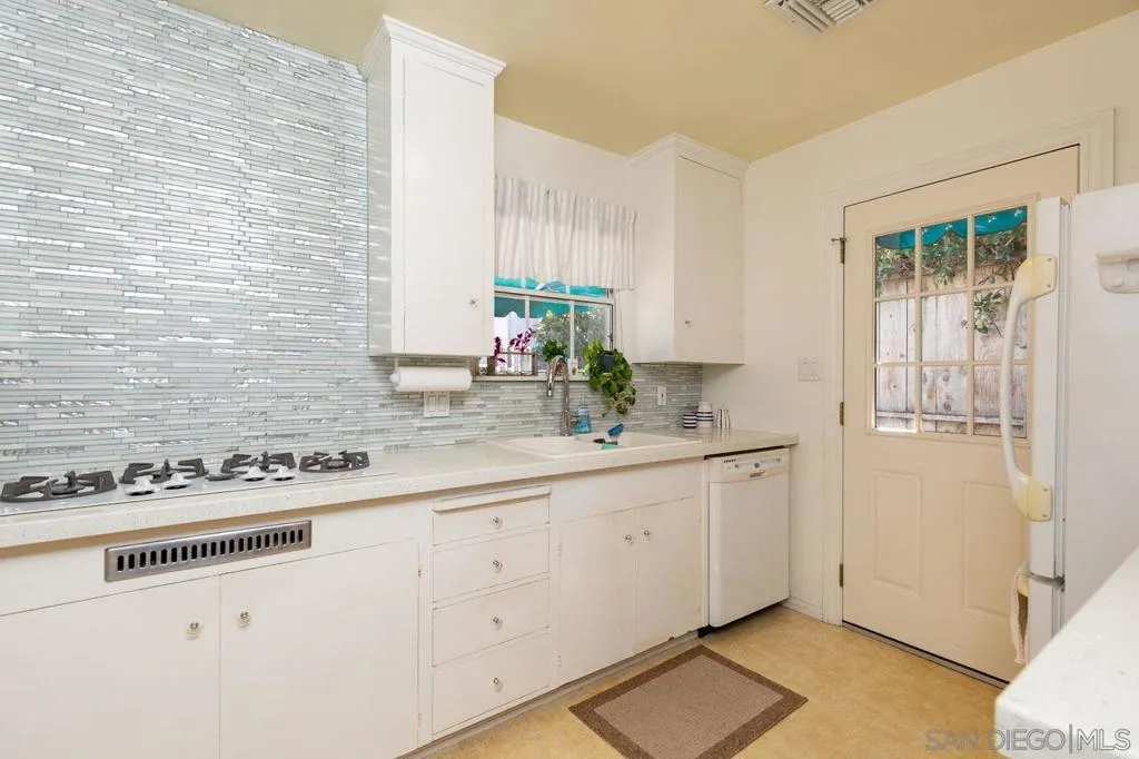 951 55 B, Coronado, California 92118 home-pic-25
