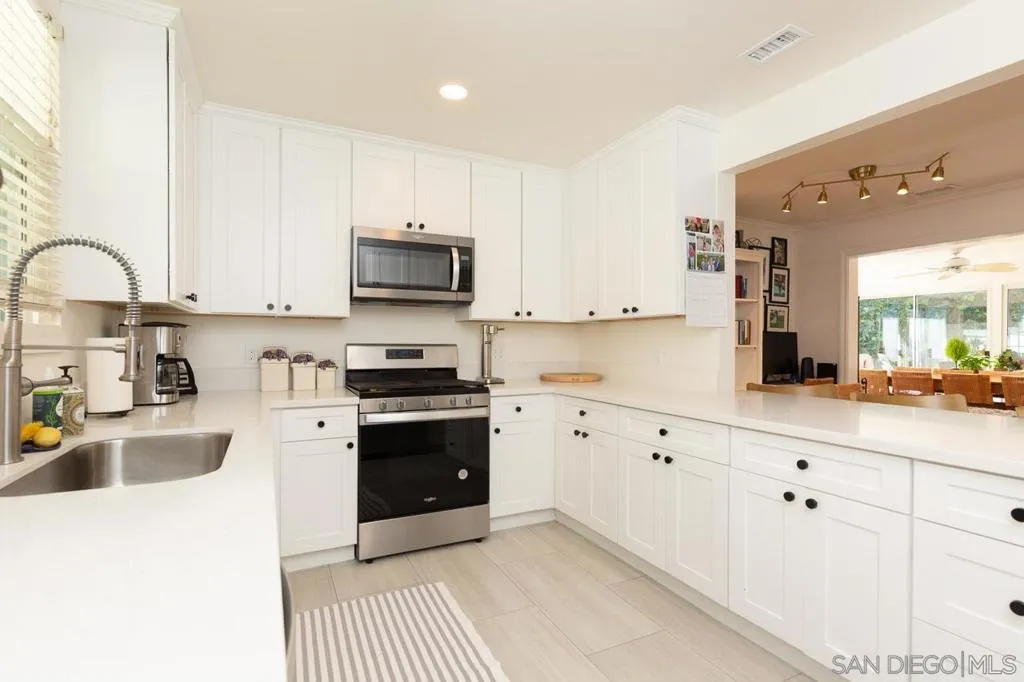 951 55 B, Coronado, California 92118 home-pic-8