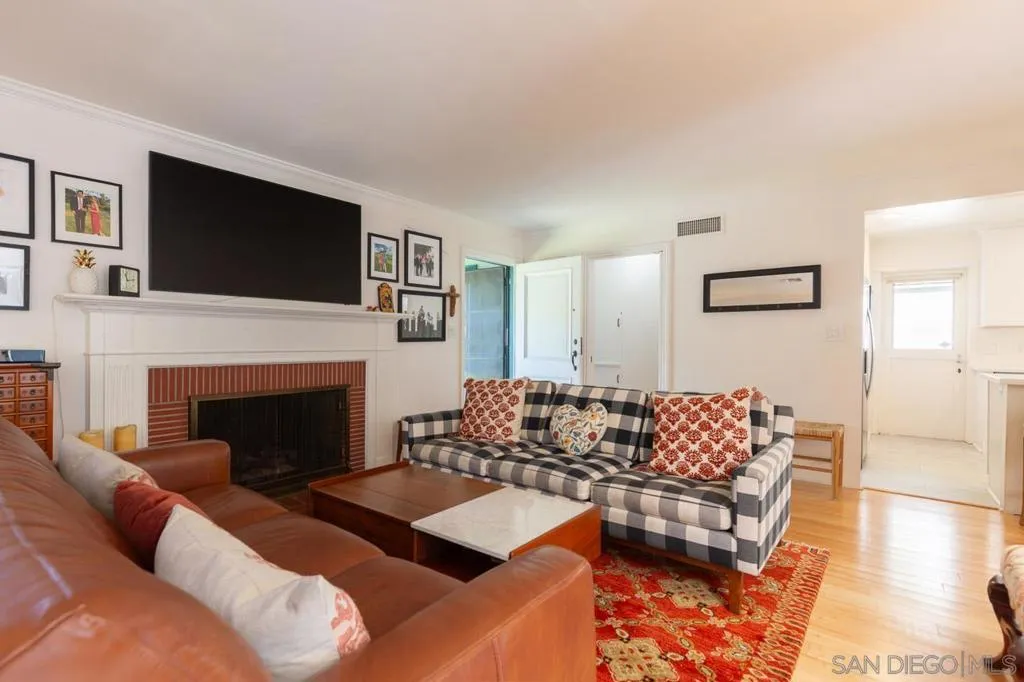 951 55 B, Coronado, California 92118 home-pic-3