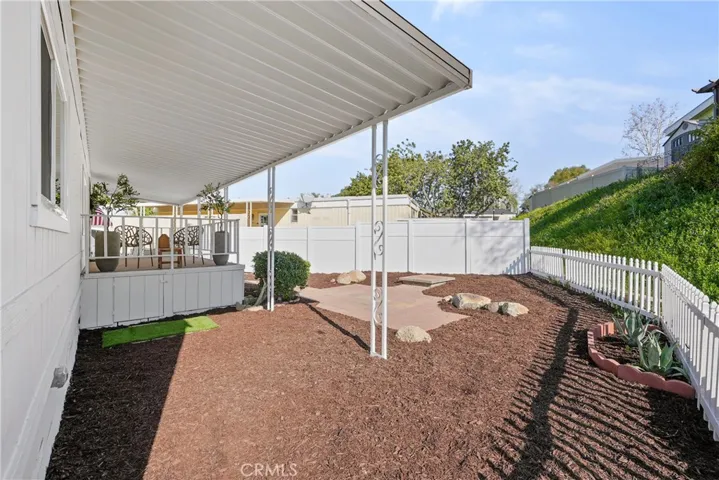 Enclosed side yard