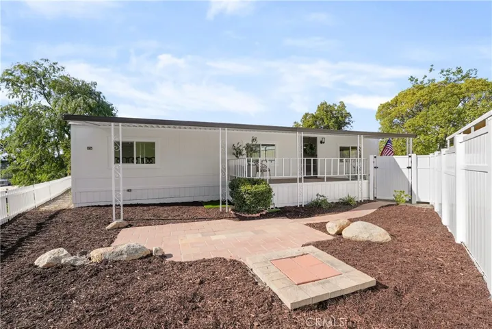 Enclosed side yard