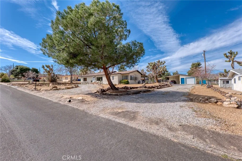 7432 Dumosa, Yucca Valley, California 92284 home-pic-2