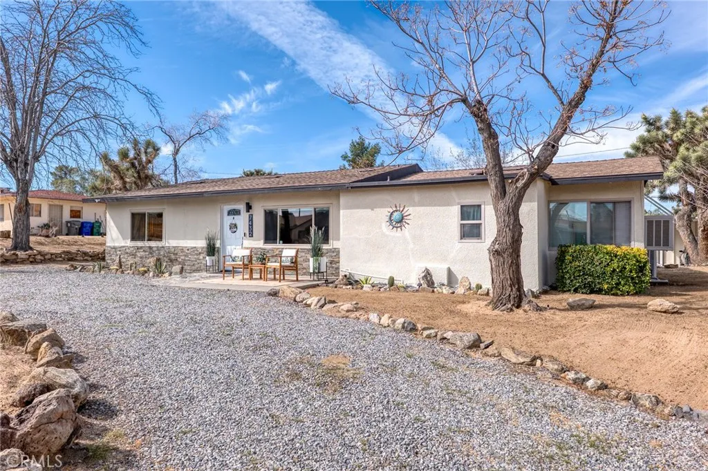 7432 Dumosa, Yucca Valley, California 92284 home-pic-3