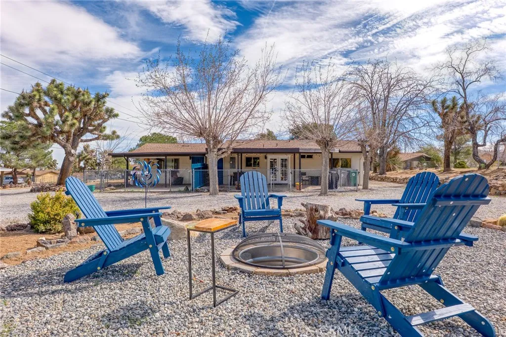 7432 Dumosa, Yucca Valley, California 92284 home-pic-24
